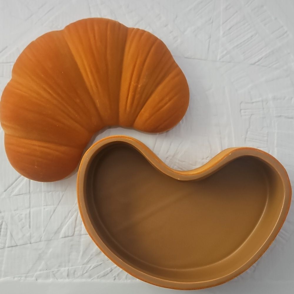 2** Croissant-Shell-Shaped Decorative Catch-All Storage